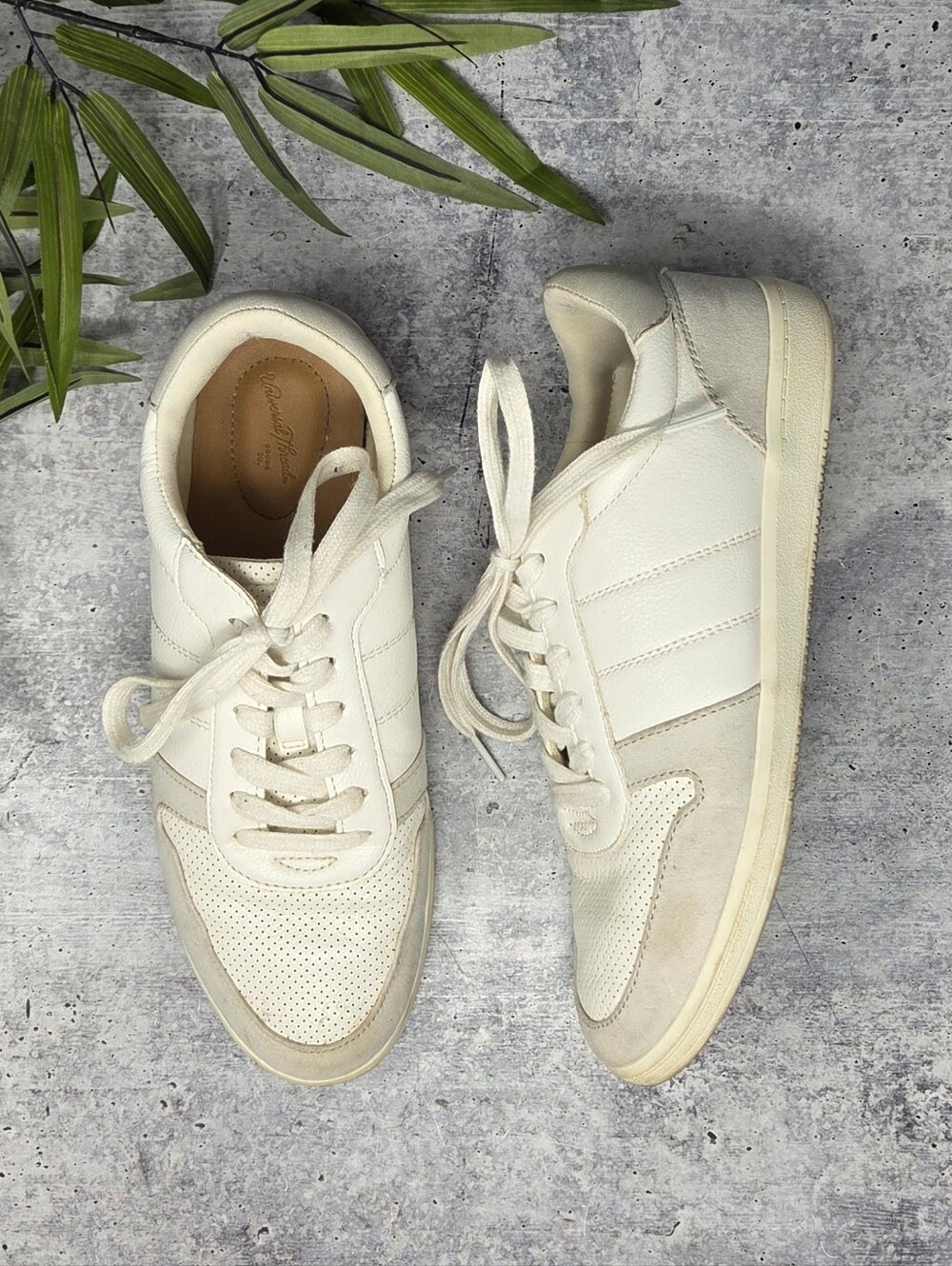 Universal Thread Retro White Light Gray Sneakers Size 9